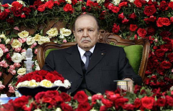 Bouteflika-hospitalise-a-Paris.jpg