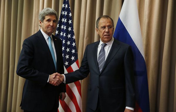 Kerry-et-Lavrov-accord-sur-Ukraine-Geneve-17-avril-2014.jpg