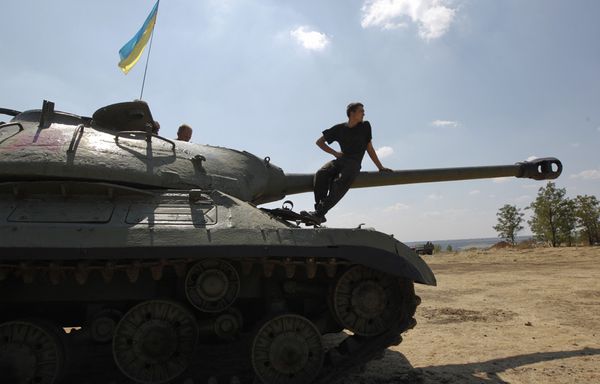 sem14aoud-Z13-Ukraine-tank-soldat.jpg