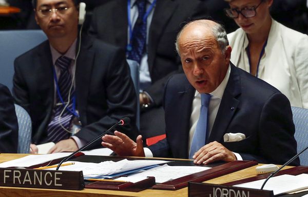 Laurent-Fabius-la-france-ne-cedera-pas-aux-terroristes.jpg