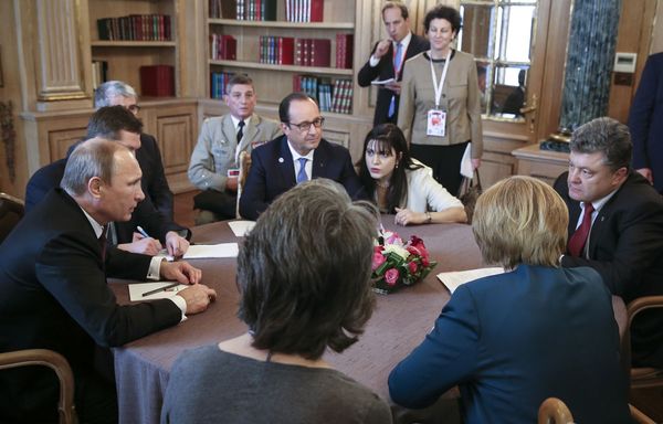 sem14octh-Z14-porochenko-poutine-hollande-pas-accord-sur-ga.jpg