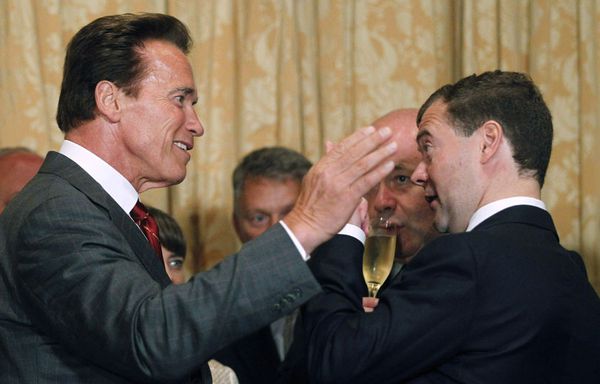 sem51-Z1-Medvedev-Schwarzenegger.jpg