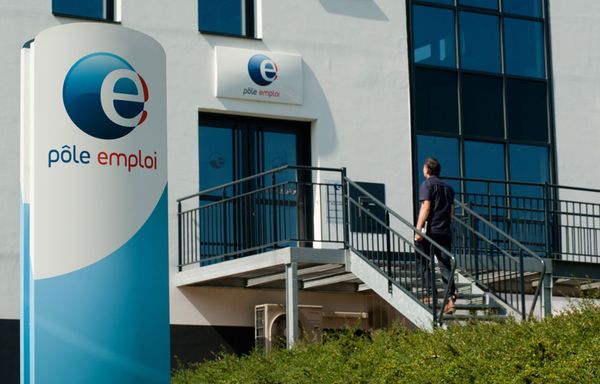 Pole-emploi-nouveau-record-chomage-novembre-2014.jpg