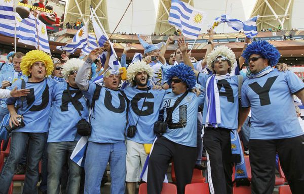 sem52-Z11-Uruguay-supporters.jpg