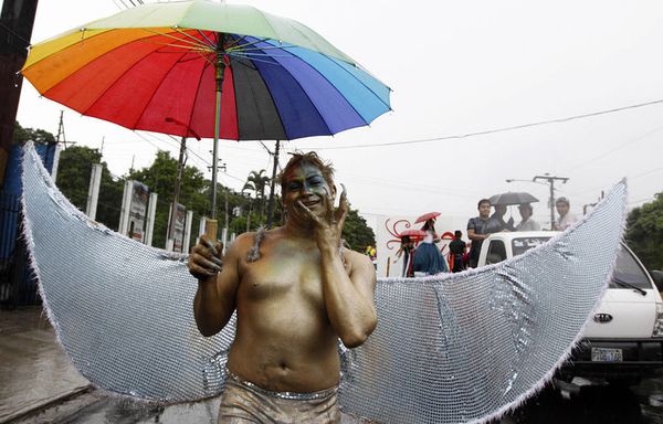 sem52-Z17-gay-pride-au-San-Salvador.jpg