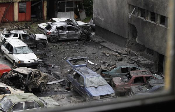 sem52-Z19-Bosnie-explosion-police.jpg