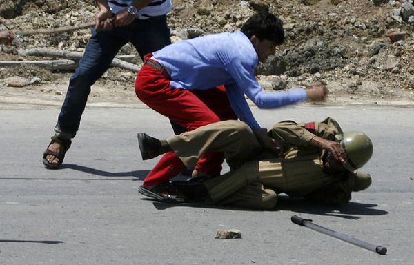 sem52-Z28-srinagar-manif.jpg