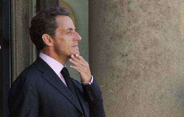 Nicolas-Sarkozy-sur-le-perron-de-l-Elysee-copie-1.jpg