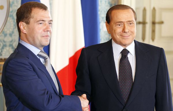 sem59-Z37-Silvio-Berlusconi-Dmitri-Medvedev.jpg