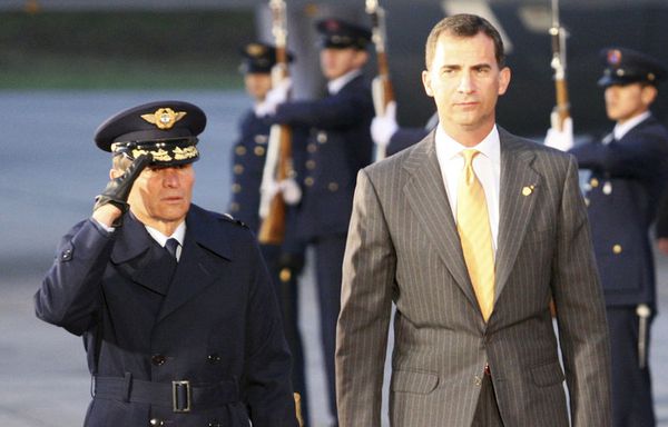 sem64-Z8-Colombie-investiture-Juan-Manuel-Santos-prince-Fel.jpg