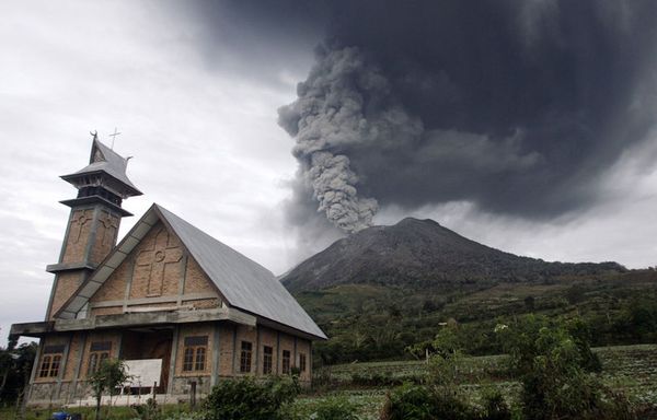 sem70-Z20-Sinabung-volcan-indonesie.jpg