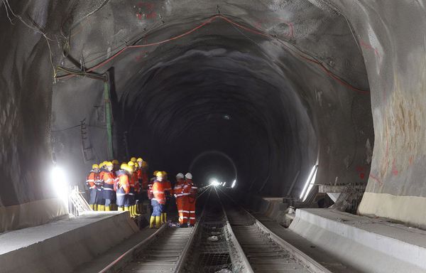 sem80-Z43-Tunnel-Saint-Gothard.jpg