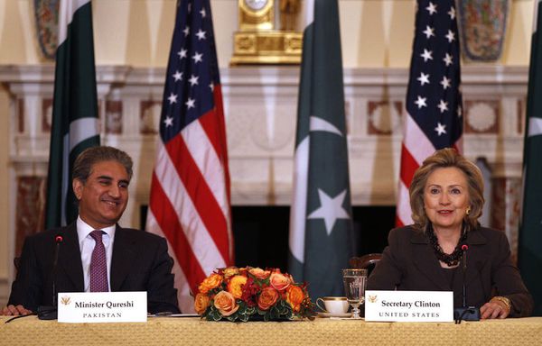 sem85-Z34-Clinton-Pakistan.jpg