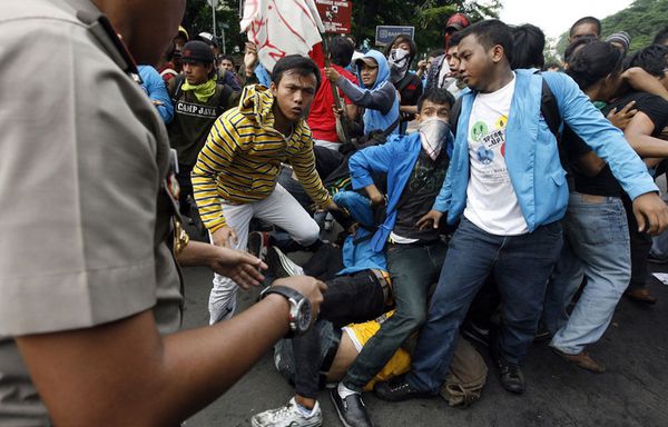 sem85-Z7-Djakarta-violences.jpg