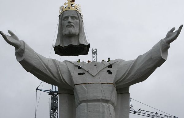 sem90-Z10-Une-statue-du-Christ-en-Pologne-bientot-achevee.jpg