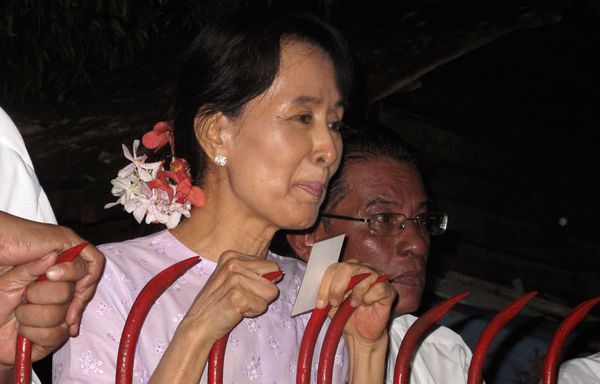 Aung-San-Suu-Kyi-est-libre.jpg