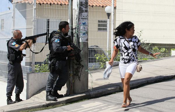 sem95-Z37-Operation-Rio-de-Janeiro-police.jpg