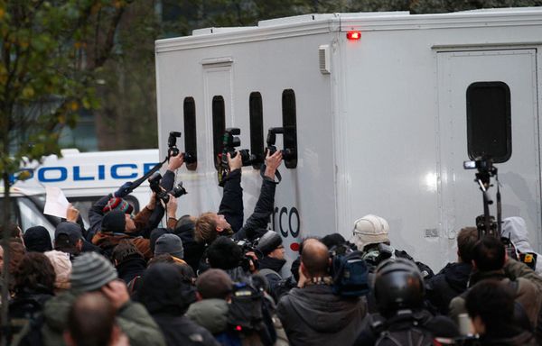 sem98-Z51-Assange-arrete.jpg