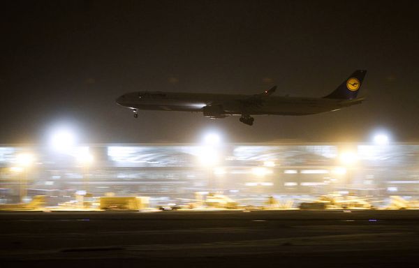 sem99-Z13-aeroport-francfort-allemagne-neige.jpg