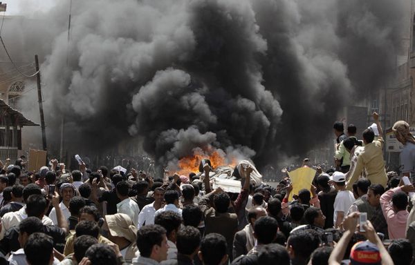 sem11ff-Z34-manifestants-sanaa-yemen.jpg
