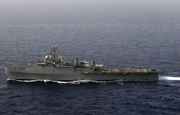 sem11ma-Z2-USS-Ponce.jpg