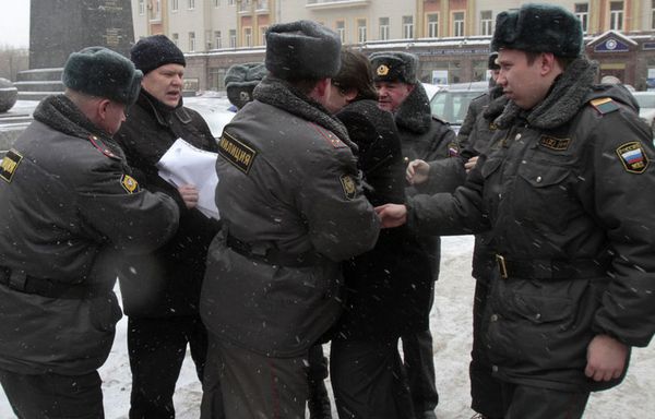 sem21-Z13-Moscou-russie-Sergei-Mitrokhin-police.jpg