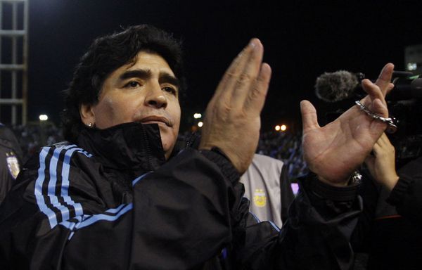sem21-Z41-Maradona-Argentine.jpg
