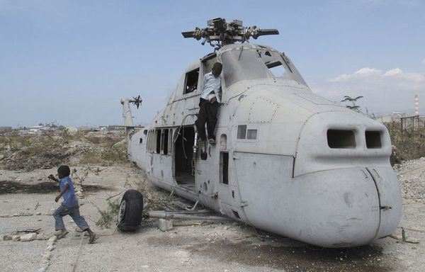 sem22-N-haiti-helicoptere-enfants.jpg