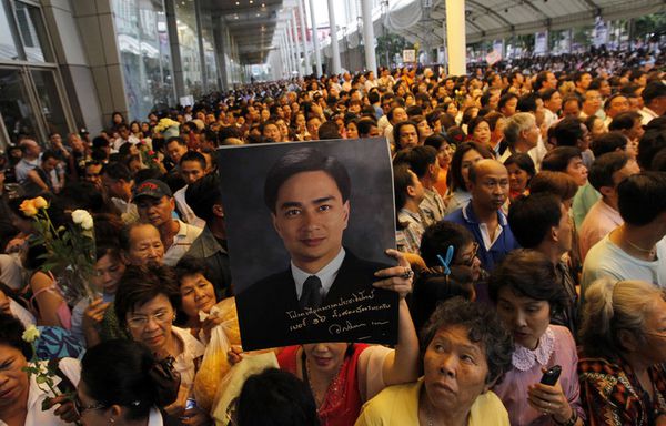 sem11jug-Z18-Thailande-manifestation-Premier-ministre-Abhis.jpg