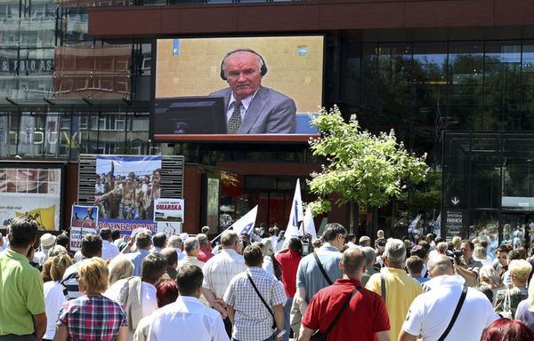 sem11jla-Z33-Ratko-Mladic-proces-retransmis-Sarajevo-Bosni.jpg