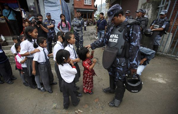sem11jlb-Z4-Controle-scolaire-Katmandou-Nepal.jpg