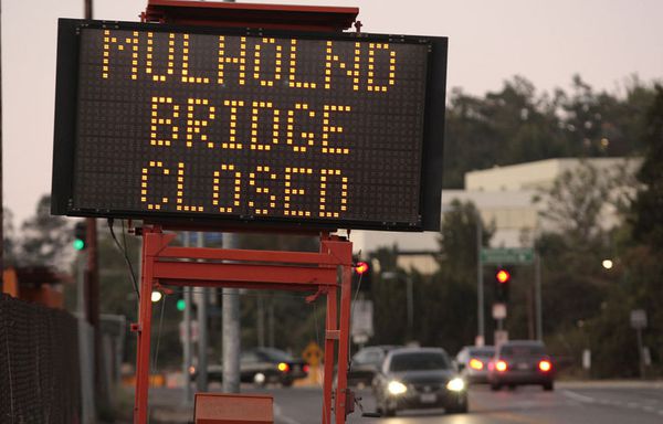 sem11jld-Z7-Mulholland-Bridge-fermeture-Los-Angeles.jpg