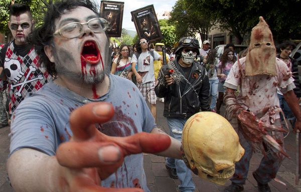 sem11jli-Z11-parade-zombie-Mexico.jpg