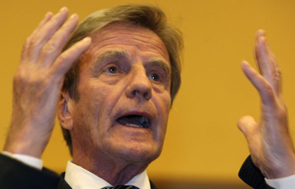 Kouchner-ministre-des-Affaires-etrangeres.jpg