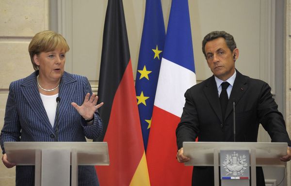 Nicolas-Sarkozy-Angela-Merkel-soutien-a-l-euro-16-aout-201.jpg