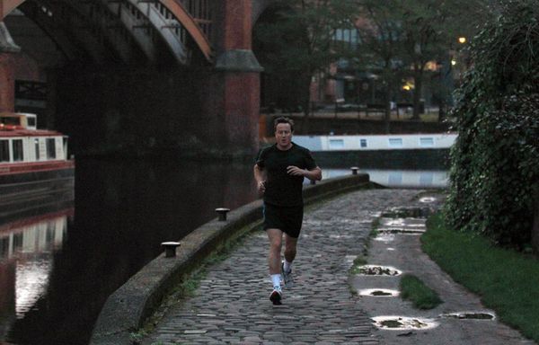 sem11octb-Z12-David-Cameron-footing-Manchester.jpg