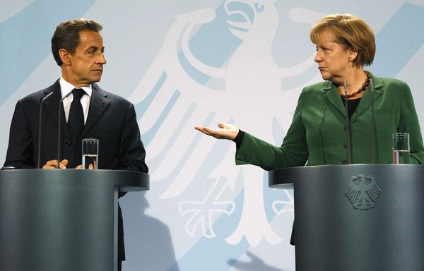 sem11octd-Z18-sarkozy-et-merkel-sauver-euro-Berlin.jpg