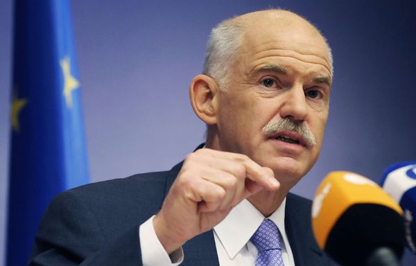 George-Papandreou-annonce-referendum.jpg