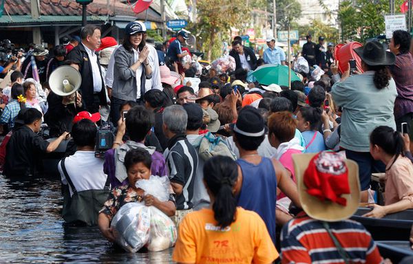 sem11nova-Z18-Inondations-Thailande-Premier-ministre.jpg