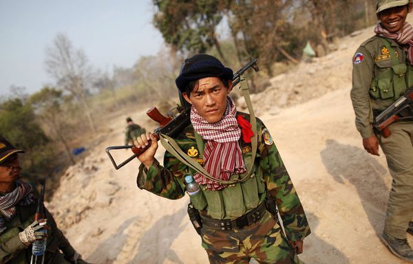 sem11fb-Z36-soldat-cambodge.jpg