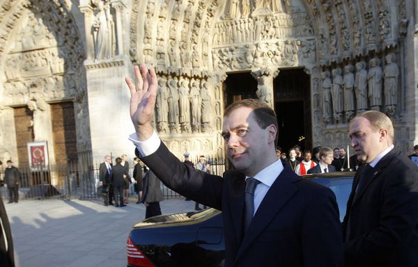 sem24-Z27-Medvedev-a-Notre-Dame.jpg