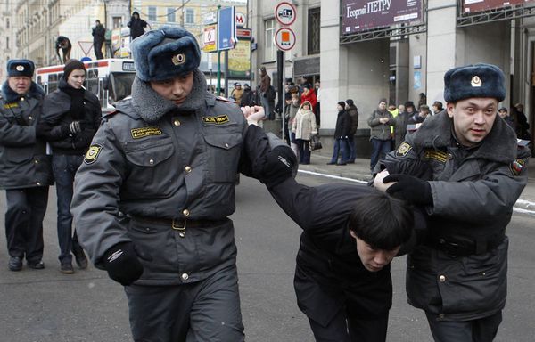sem25-F-Manifestants-reforme-police-Russie.jpg