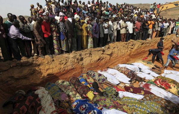 sem25-Z11-Enterrements-violences-ethniques-Nigeria.jpg