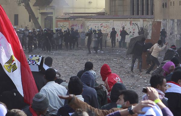 sem11novf-Z28-Tahrir-Le-Caire-Egypte-25-morts.jpg