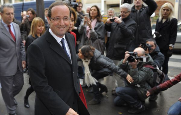 Francois-Hollande-reprend-la-main.jpg