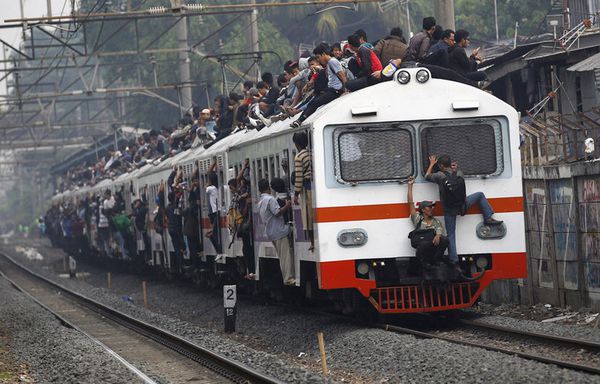 sem11novf-Z35-Train-de-banlieue-a-Jakarta-Indonesie.jpg