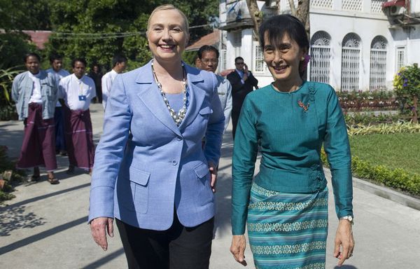sem11novi-Z15-Hillary-Clinton-Aung-San-Suu-Kyi-Birmanie.jpg
