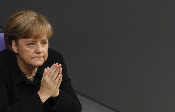 sem11novi-Z18-Angela-Merkel-Berlin-reflexion.jpg