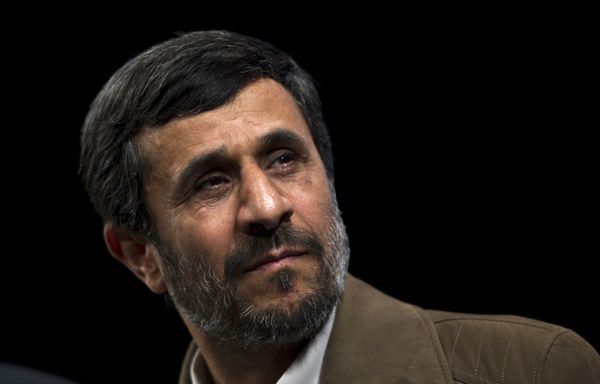 Mahmoud-Ahmadinejad-embargo-petrolier-decide-par-EU.jpg