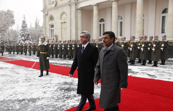 sem11decf-Z24-Sargsyan-Mahmoud-Ahmadinejad-Armenie-copie-1.jpg